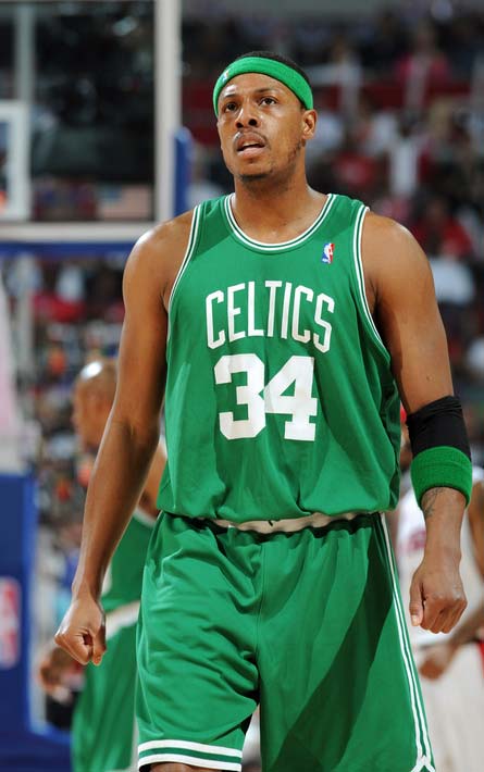 拜仁莱万多夫斯基连续两场进球（莱万多夫斯基为拜仁连场破门）