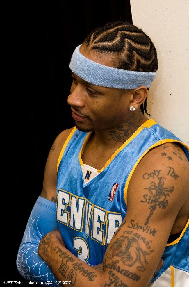 跟队：米兰双雄在为新球场找命名商，目标带来每年超2000万欧收入（队记：米兰双雄为新球场寻冠名合作，目标年收逾2000万欧元）