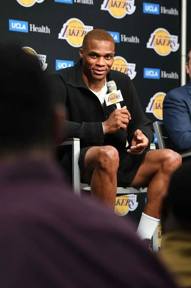 被与贝肯鲍尔比较？凯恩：我从小就喜欢防守，很享受铲球（被拿来与贝肯鲍尔相比较？凯恩：从小钟情防守，铲球让我很享受）