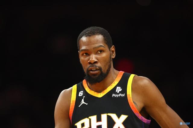 大连英博外援拉布亚德离队，本赛季表现起伏，遭质疑，终与俱乐部解约。（大连英博外援拉布亚德与俱乐部解约离队：赛季表现起伏惹质疑）