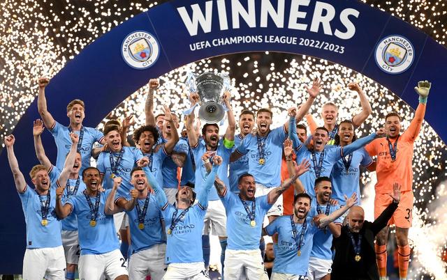 德天空：那不勒斯想签弗赖堡中场曼赞比顶替受伤的德布劳内（德天空：那不勒斯考虑签下弗赖堡中场曼赞比，顶替伤缺的德布劳内）