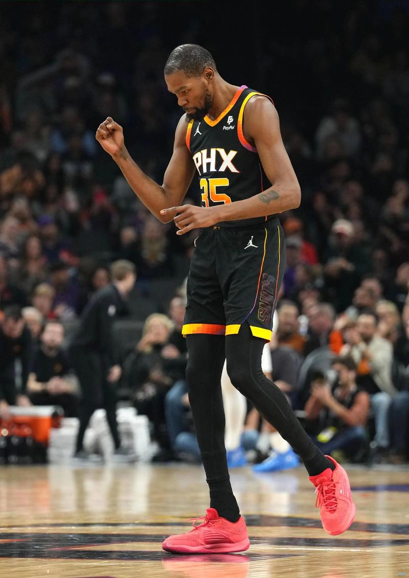 掘金约基奇豪取三双助球队连胜（约基奇砍下三双 率掘金延续连胜）